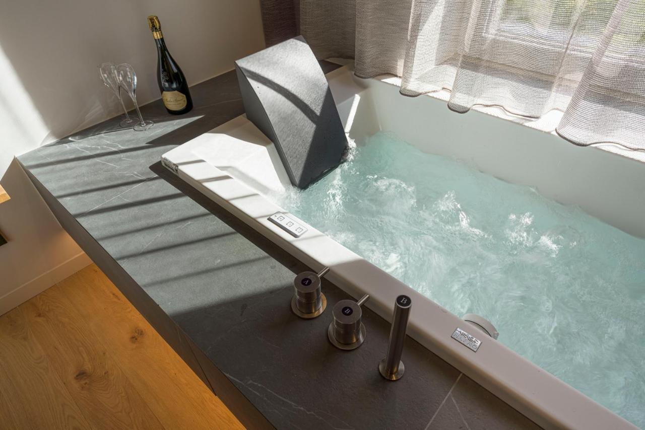 Aera Luxury Suites - 303 304 305 Катанія Екстер'єр фото